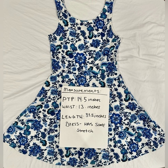 Divided H&M Women Dress Floral Print Scoop Neck Skater Dress Blue White Size 8 - Picture 3 of 9